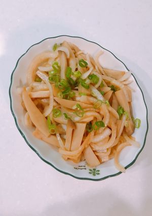 涼拌洋蔥杏鮑菇 的食譜成品照片
