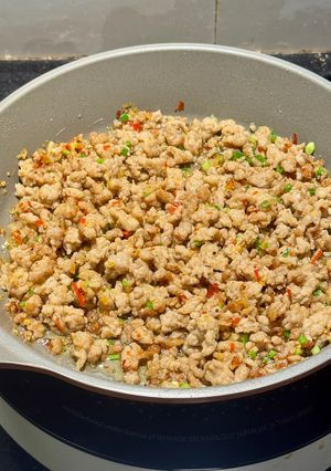 Hình của món Thịt Băm Xào Tỏi Sả Ớt EatWell.
