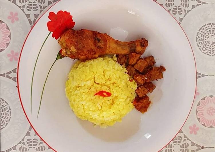 Sarapan nasi kuning