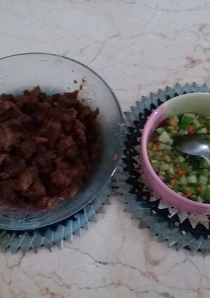 Foto resep Lapisan daging kambing + acar mentimun wortel mantah