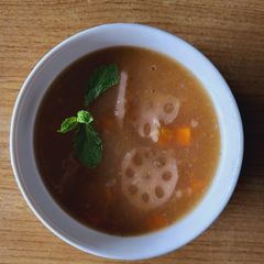 A picture of Lotus stem soup.