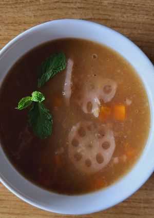 A picture of Lotus stem soup.