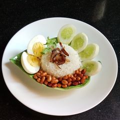 A picture of Nasi Lemak/ Malaysian rice.