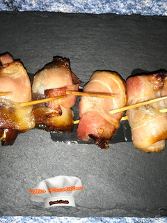 Una foto de Dátiles con nueces y bacon ahumado