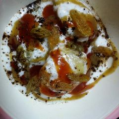 A picture of Dahi bhalla chat.