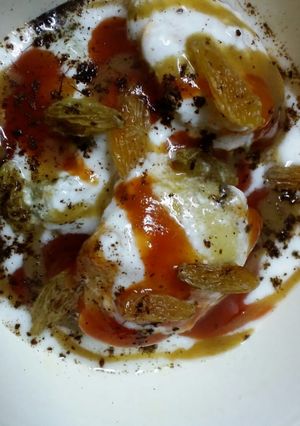 A picture of Dahi bhalla chat.