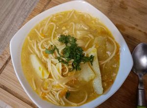 Una foto de Sopa de fideos con papas