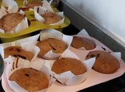 Una foto de muffins cacao