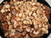 Una foto de cabrito frita