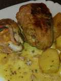 Muslos de pollo rellenos de beicon y queso cheddar con salsa de nata