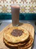 Hot cakes con vainilla hojuelas de almendra y Nutella