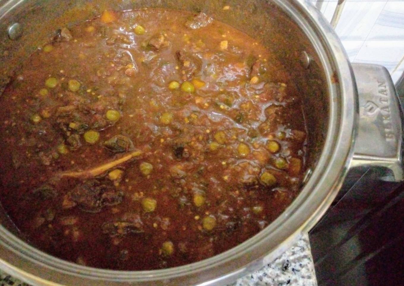 Beef stew with graden peas