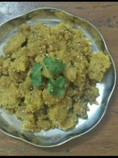 દૂધી ના મુઠીયા (Dudhi Muthia Recipe In Gujarati) રેસીપી મુખ્ય ફોટો