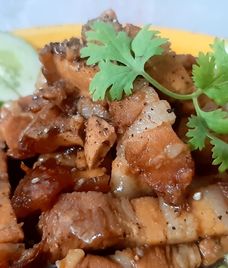 thịt heo quay kho tiêu