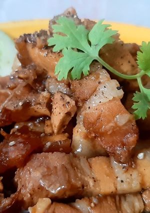Hình của món Thịt kho tiêu mới lạ với heo quay.