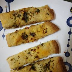 A picture of Cheese corn stuffed garlic bread.