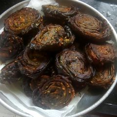 Alu wadi/ colacasia rolls A picture of Alu wadi/ colacasia rolls.