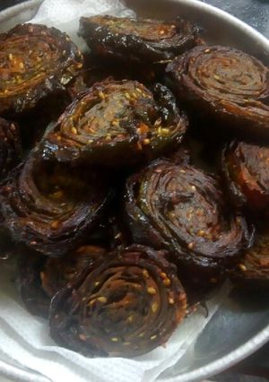 A picture of Alu wadi/ colacasia rolls.