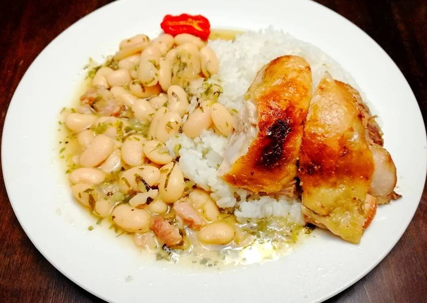 Pollo al Horno, Habas en caldo de hueso y arroz blanco