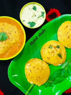 लेफ्टओवर खिचड़ी सूजी की इडली सांबर (leftover khichdi sooji ki idli sambar recipe in Hindi) रेसिपी मुख्य फोटो