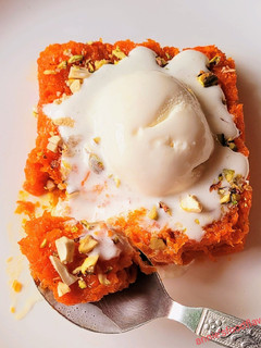 A picture of Gajar/Carrot Halwa With Vanilla Ice cream.