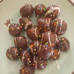 A picture of Doughnut balls.