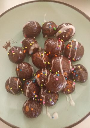 A picture of Doughnut balls.