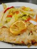 Filetto di Branzino al Forno a Modo Mio servito su Letto di Insalata Mista