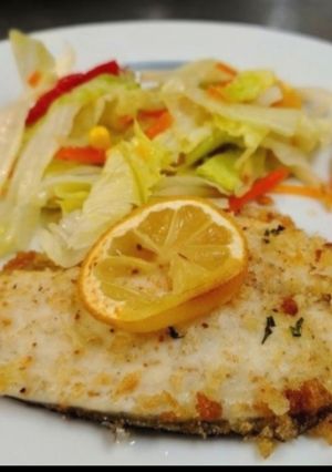Foto di Filetto di Branzino al Forno a Modo Mio servito su Letto di Insalata Mista