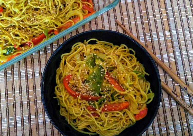 Fideos chinos con verduras al curry