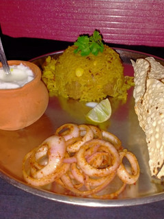 વઘારેલી ખીચડી (Vaghareli Khichdi Recipe In Gujarati) રેસીપી મુખ્ય ફોટો