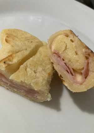 Una foto de Taquito relleno de jamón y queso
