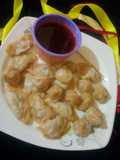 Mini chicken momos with dip sauce
