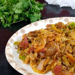 A picture of Spicy chicken tikka macaroni.