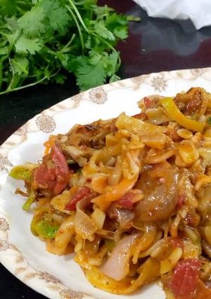 A picture of Spicy chicken tikka macaroni.
