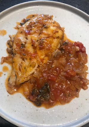 Una foto de Rodaballo al tomate