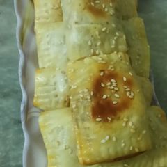 A picture of Chicken veggies puffs.