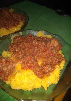 Una foto de Polenta con tuco (receta de la abuela)