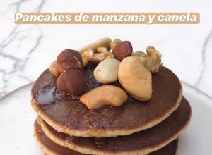 Una foto de Pancakes de manzana y canela saludables