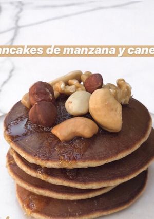 Una foto de Pancakes de manzana y canela saludables
