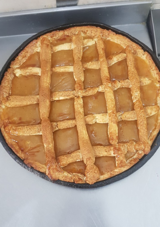 Una foto de Pasta frola de dulce de batata