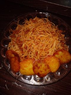 عکسی از دستور ماکارانی با ته دیگ سیب زمینی