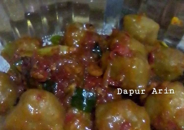 Cara Gampang Menyiapkan Bakso pentol balado maksyuusss yang Lezat Sekali