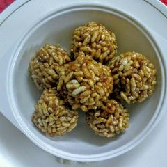A picture of Murmura laddu.