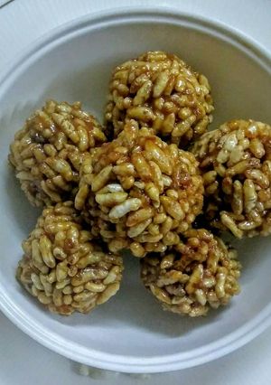 A picture of Murmura laddu.