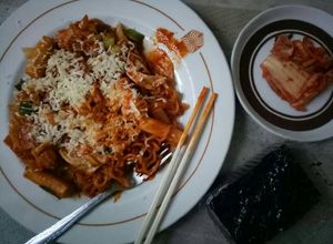 Foto resep Rapokki Indonesia (tteokpokki+mie goreng gaga 100+cheese)