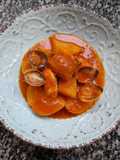 Marmitako de salmón con almejas