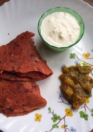 A picture of Besan aur beetroot ka cheela.