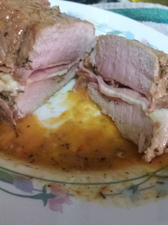Una foto de Lomo relleno de lacón y queso semicurado (a mi manera) 👨🏽🍳😉