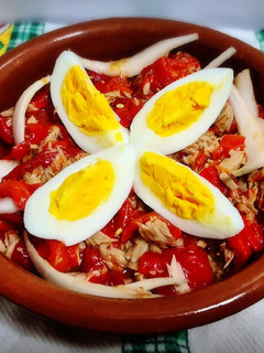 Una foto de Ensalada de pimientos con atún